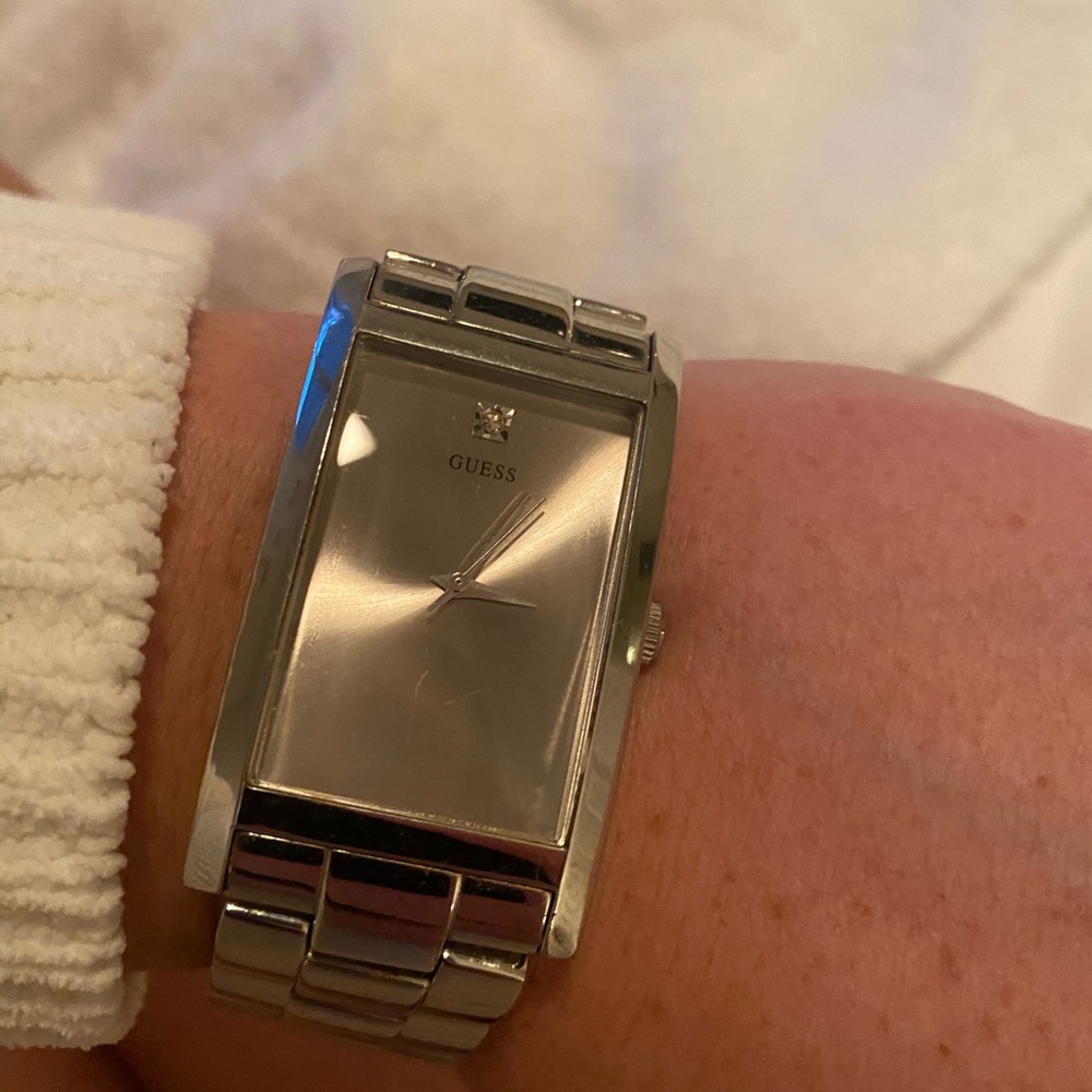 Guess sliver watch - Picture 3 of 5